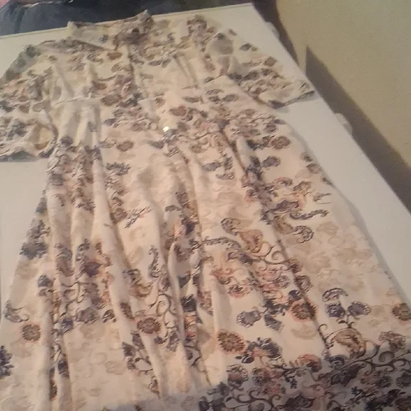 Alter'd State | S | Cream Floral Collared Maxi Dress - Picture 2 of 8